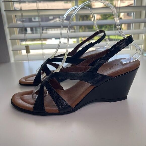 Gentle Souls Wedge Sandals Size 9 Black Leather Strappy Classic Cushion Footbed - Picture 11 of 11